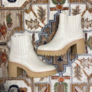 Universal Thread Cream Boots